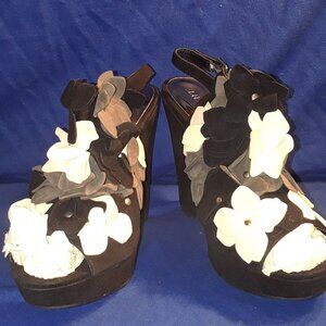 Floral Appliques Wedge Sandals GREY /OFF WHITE Floral Wedges Mid Heel Suede